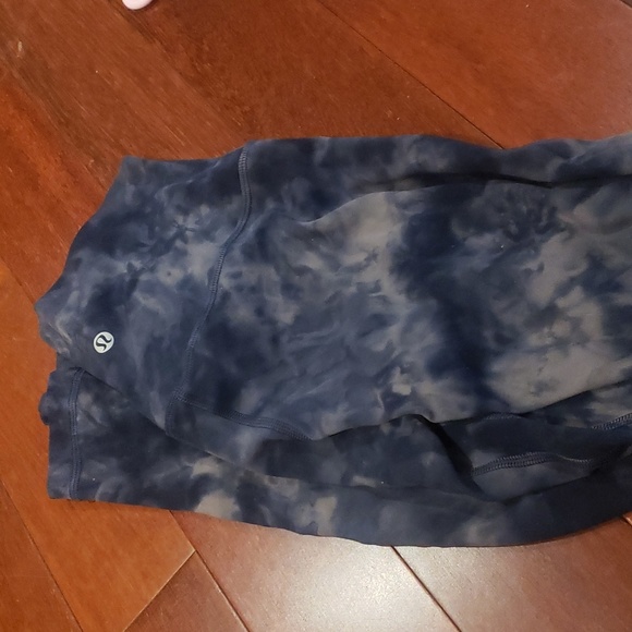 Lululemon - Picture 4 of 5